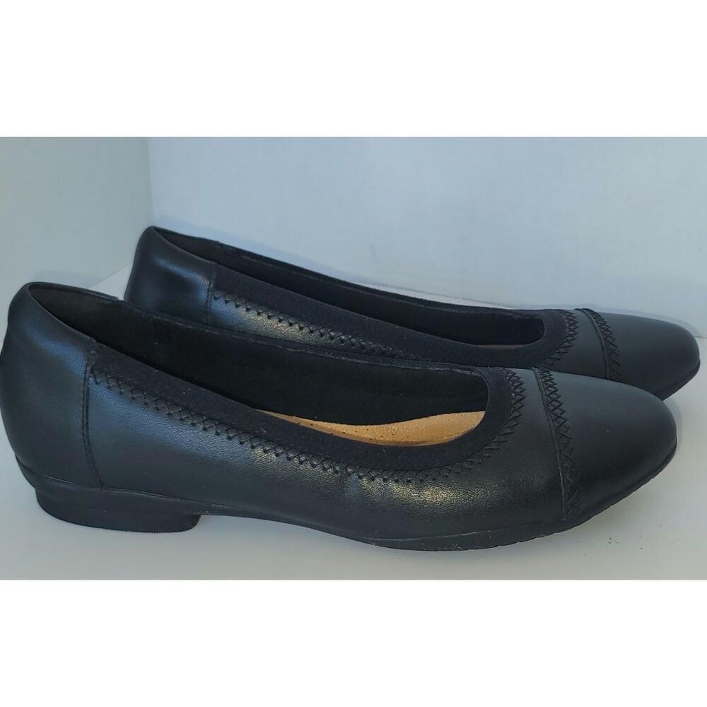 Clarks Collection Sara Bay Black Leather Ballet Flats - Size 8